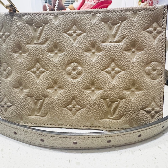 Louis Vuitton Leather Hobo Loop Bag - Picture 6 of 9